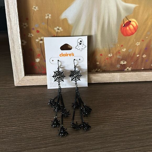 Claire’s Black Dangle earrings Spider web earrings NWT - Picture 1 of 3